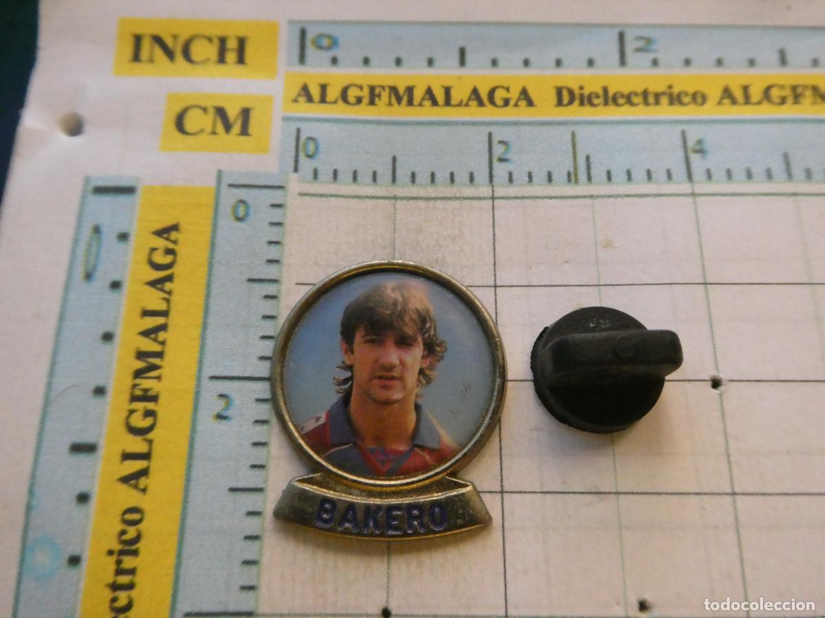 Coleccionismo deportivo: PIN DE DEPORTES. F&Uacute;TBOL CLUB BARCELONA. A&Ntilde;OS 90. JUGADOR JOSE MARI BAKERO REAL SOCIEDAD ESPA&Ntilde;A