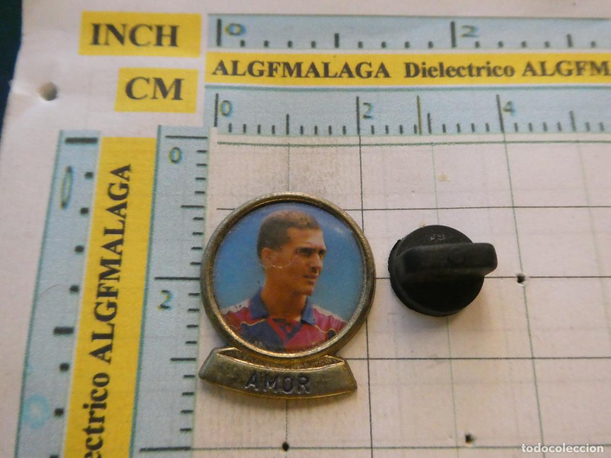 Coleccionismo deportivo: PIN DE DEPORTES. F&Uacute;TBOL CLUB BARCELONA. A&Ntilde;OS 90. JUGADOR GUILLERMO AMOR FIORENTINA VILLAREAL