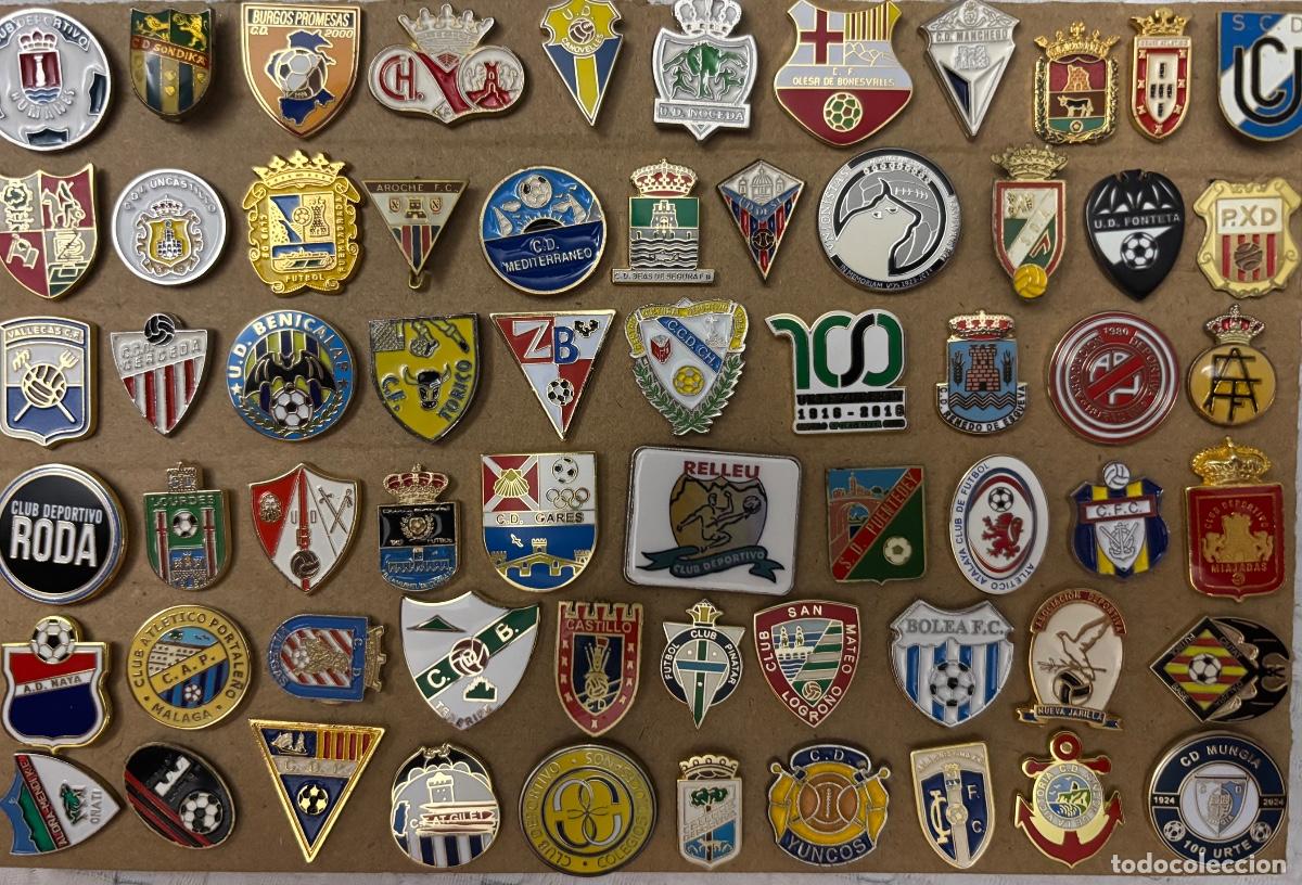 Coleccionismo deportivo: Lote 50 pins futbol Espa&ntilde;a