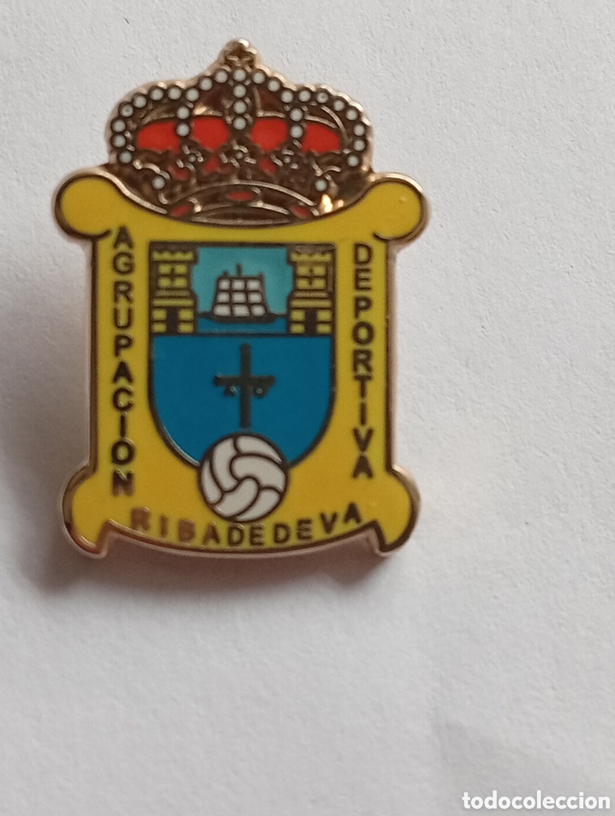 Coleccionismo deportivo: Pin - Agrupaci&oacute;n Deportiva Ribadedeva ( Asturias)