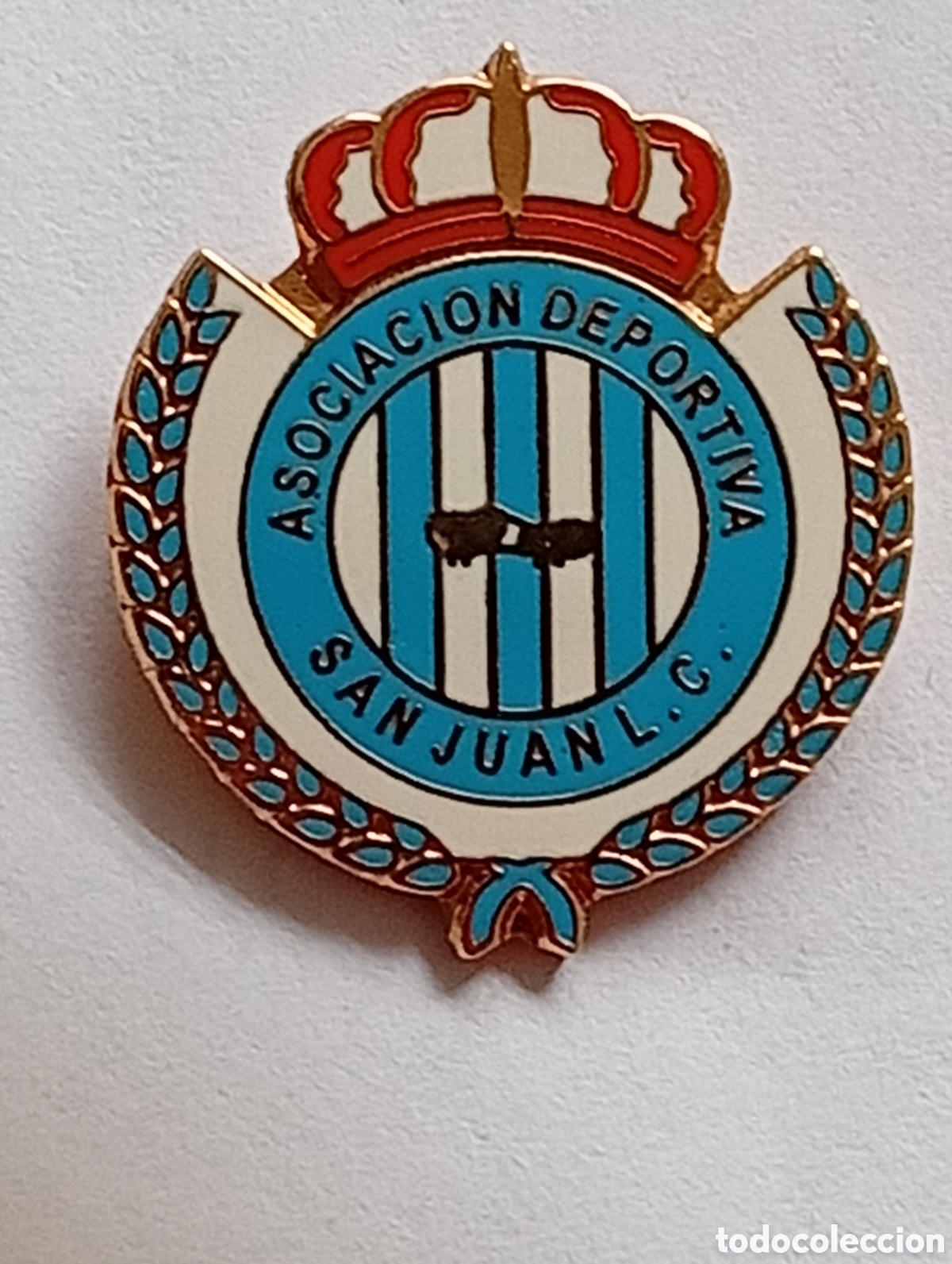 Coleccionismo deportivo: Pin - Asociaci&oacute;n Deportiva San Juan la Carisa ( Asturias)