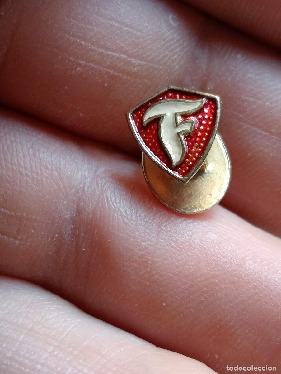 Collectionnisme sportif: INSIGNIA NEUM&Aacute;TICOS FIRESTONE EQUIPO FUTBOL MOTOR MOTORES PINS SOLAPA