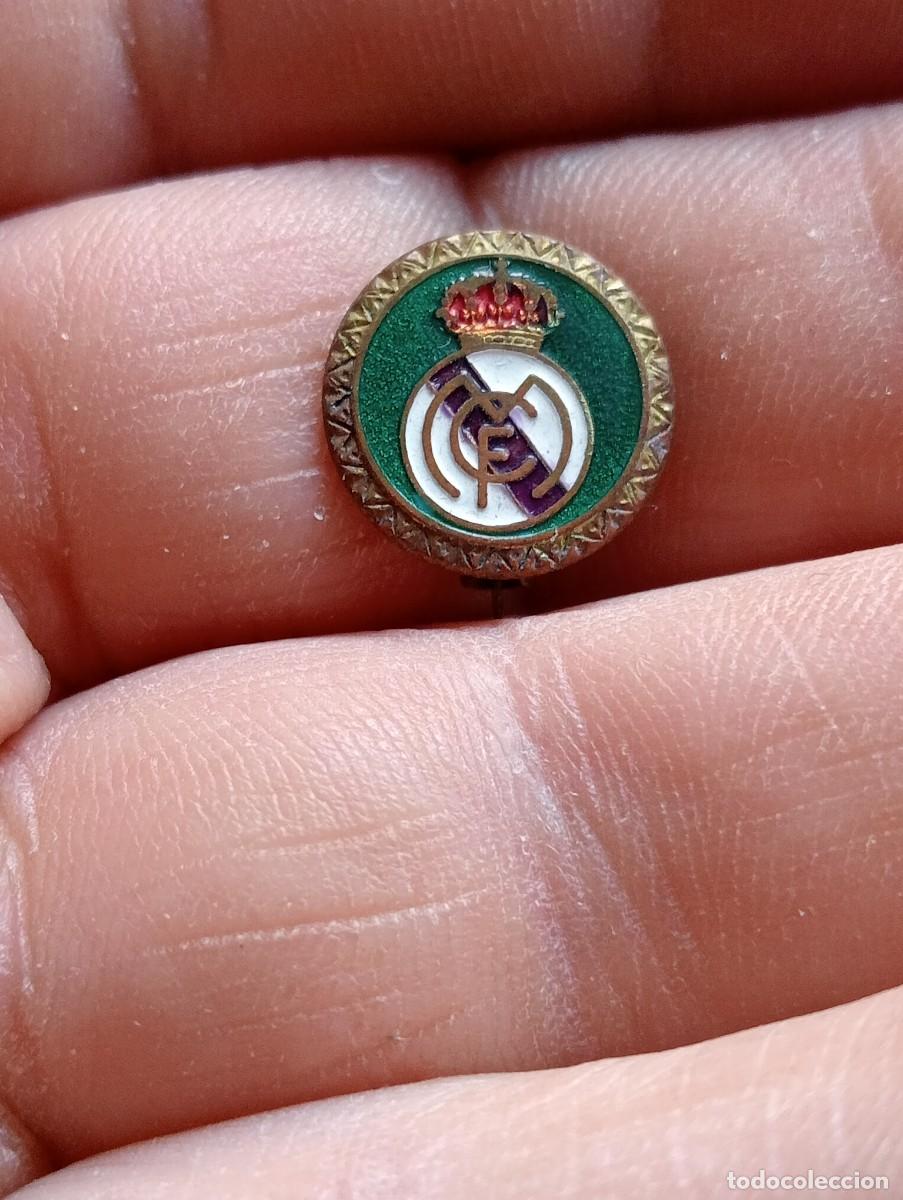 Coleccionismo deportivo: INSIGNIA REAL MADRID CLUB FUTBOL PINS ALFILER
