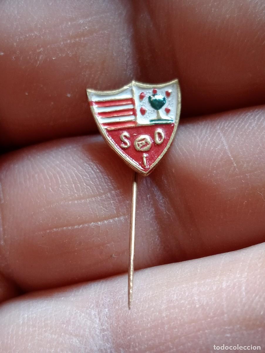 Collectionnisme sportif: INSIGNIA SOCIEDAD DEPORTIVA INDAUCHU FUTBOL PINS ALFILER