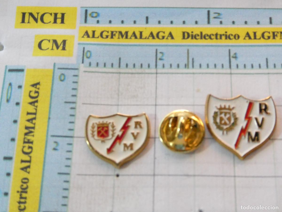 Coleccionismo deportivo: 2 PINS DE DEPORTES. F&Uacute;TBOL. RAYO VALLECANO MADRID. ESCUDO EQUIPO
