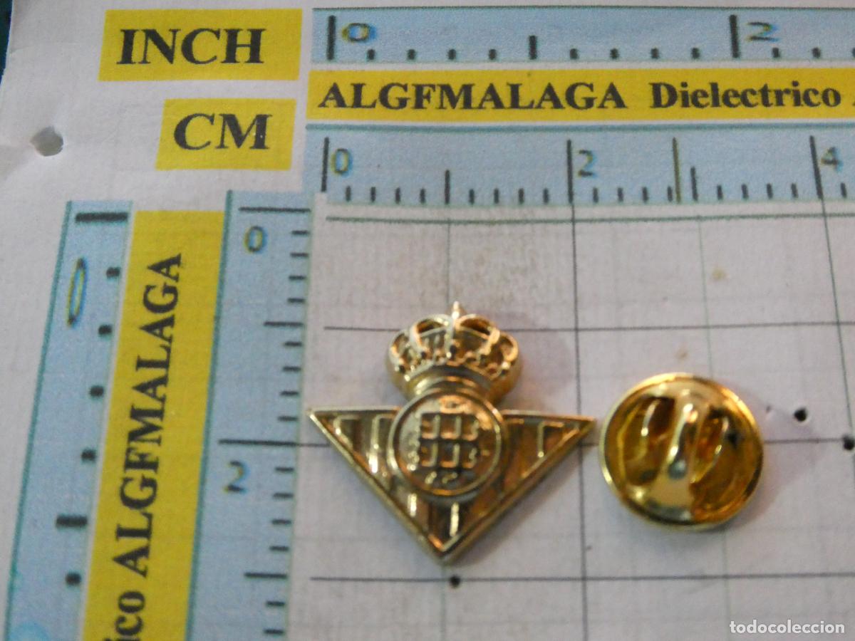 Coleccionismo deportivo: PIN DE DEPORTES. F&Uacute;TBOL. REAL BETIS BALOMPI&Eacute; SEVILLA. BA&Ntilde;O ORO. ESCUDO EQUIPO