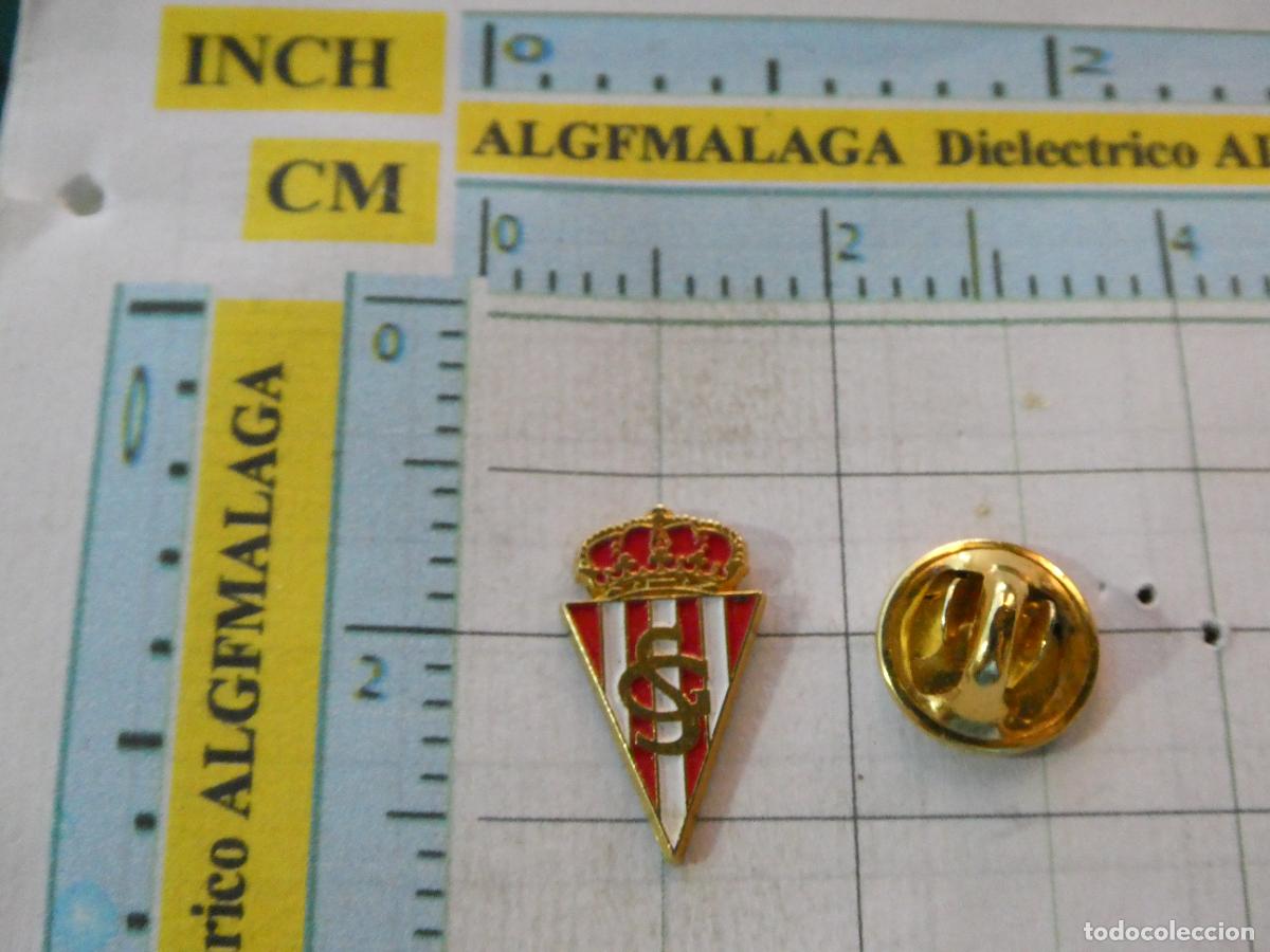 Coleccionismo deportivo: PIN DE DEPORTES. F&Uacute;TBOL. SPORTING DE GIJ&Oacute;N. BA&Ntilde;O ORO. ESCUDO EQUIPO