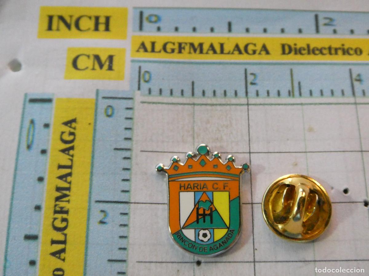 Coleccionismo deportivo: PIN DE DEPORTES. F&Uacute;TBOL. CF HARIA LANZAROTE RINC&Oacute;N AGANADA ISLAS CANARIAS. ESCUDO EQUIPO