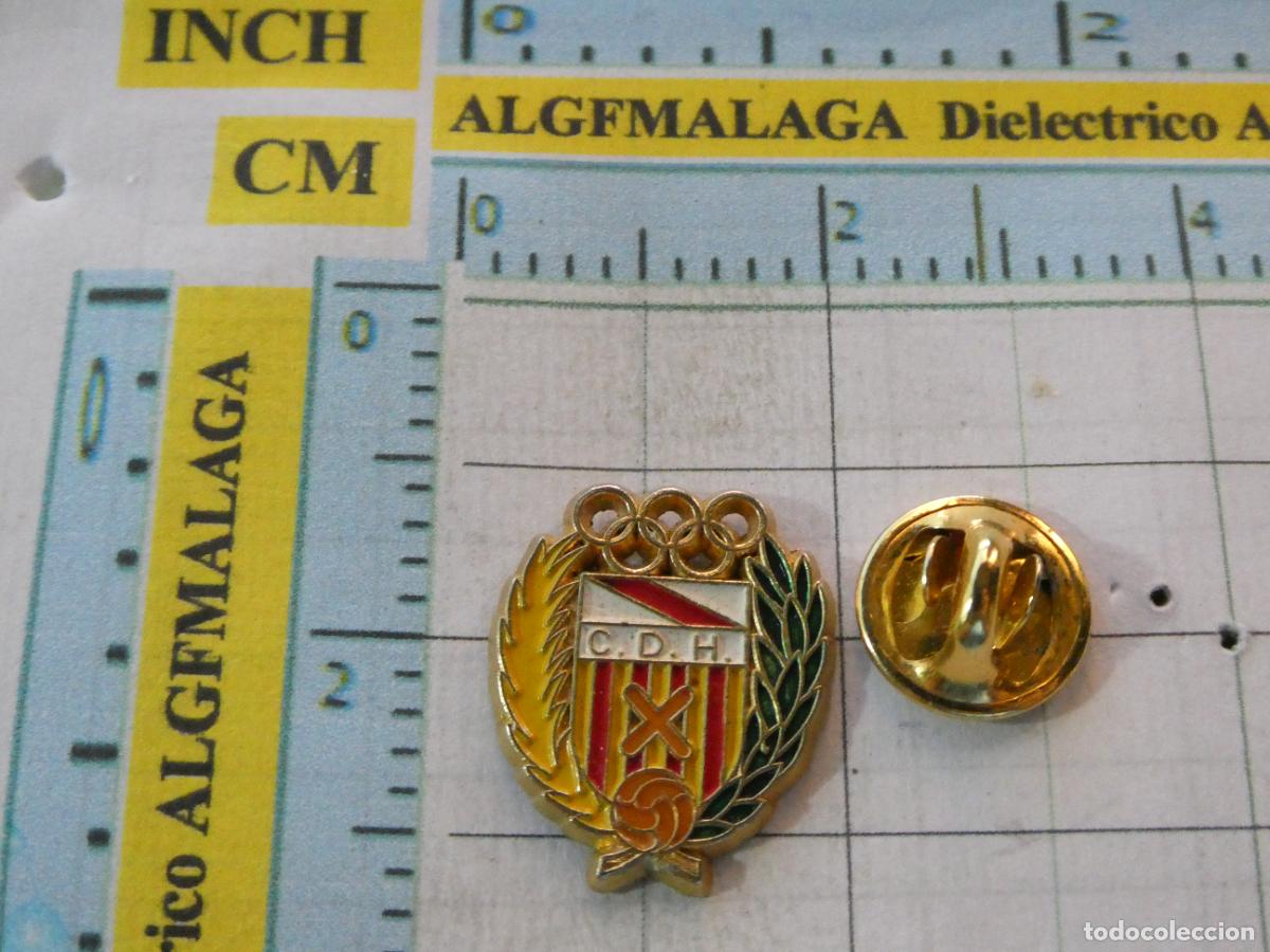 Coleccionismo deportivo: PIN DE DEPORTES. F&Uacute;TBOL. CLUB DEPORTIVO HOSPITALET LLOBREGAT BARCELONA. ESCUDO EQUIPO