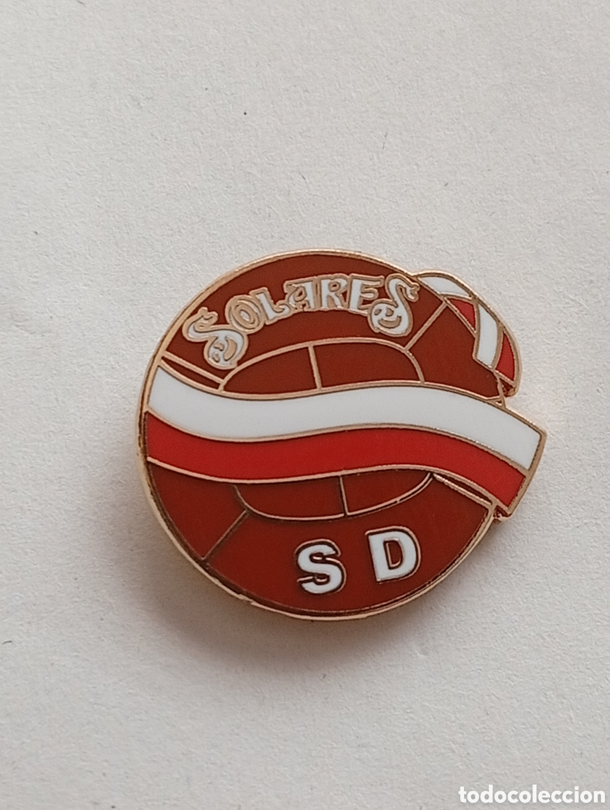 Coleccionismo deportivo: Pin - S. D. Solares / escudo 1968( Cantabria)