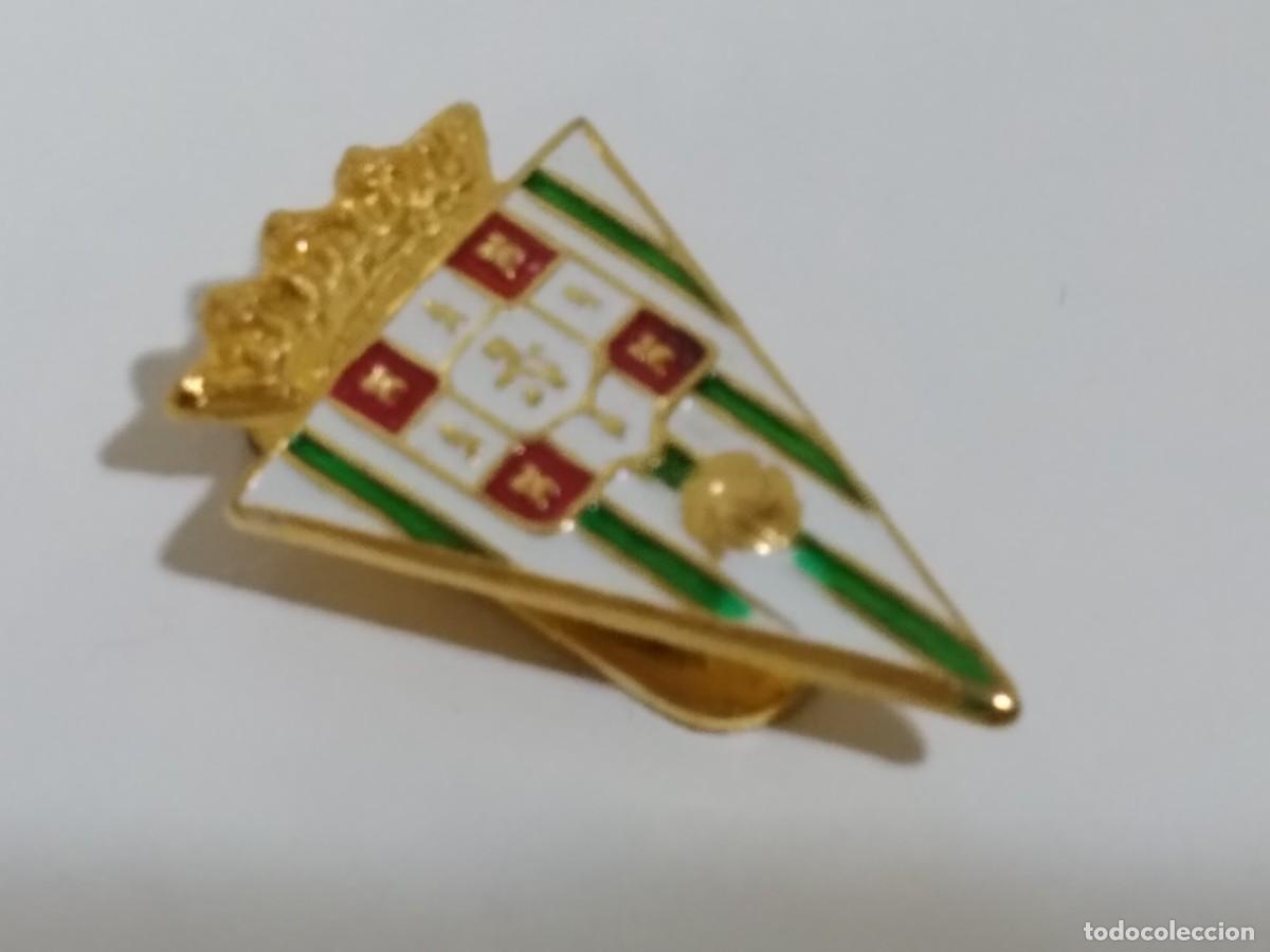 Collectionnisme sportif: PIN INSIGNIA DE SOLAPA DEL C&Oacute;RDOBA C.F.