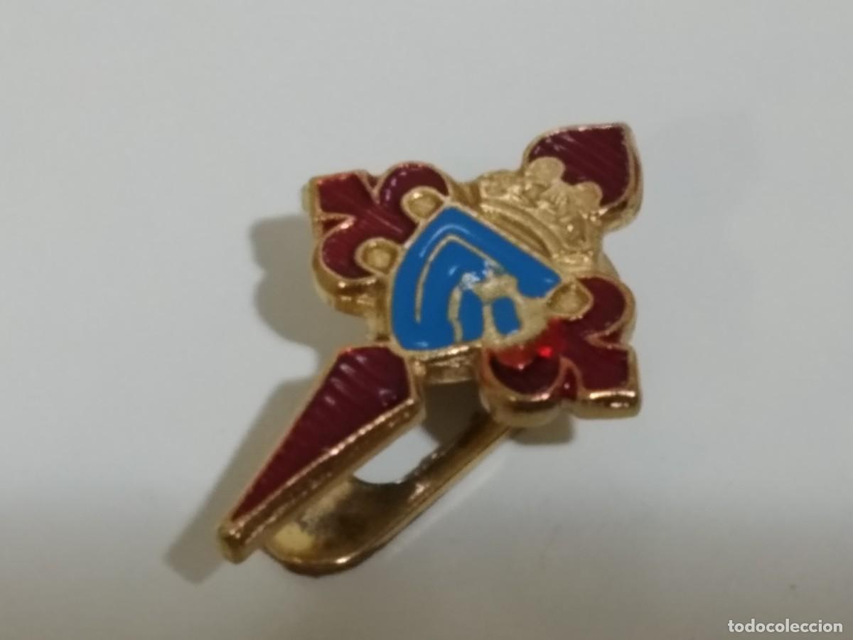 Collectionnisme sportif: PIN INSIGNIA DE SOLAPA DEL REAL CLUB CELTA DE VIGO