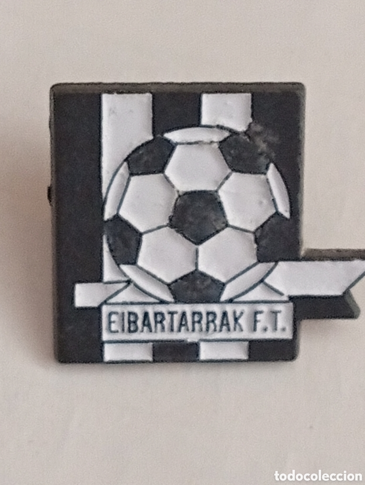 Coleccionismo deportivo: Pin - Eibartarrak F&uacute;tbol Taldea ( Guip&uacute;zcoa)