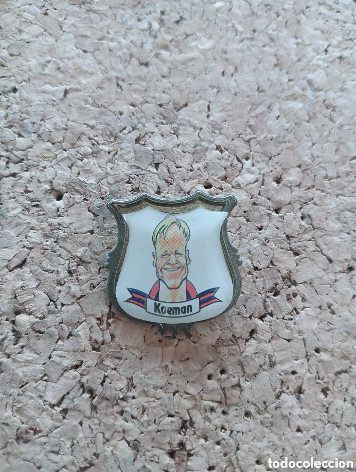 Coleccionismo deportivo: PIN CARICATURA KOEMAN - BAR&Ccedil;A