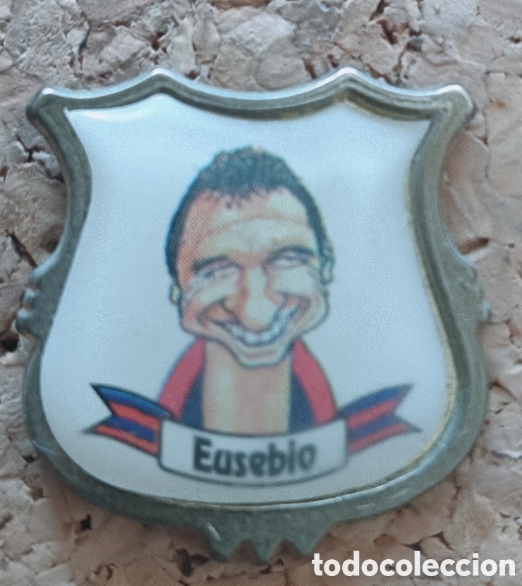 Coleccionismo deportivo: PIN CARICATURA EUSEBIO - BAR&Ccedil;A - Foto 2