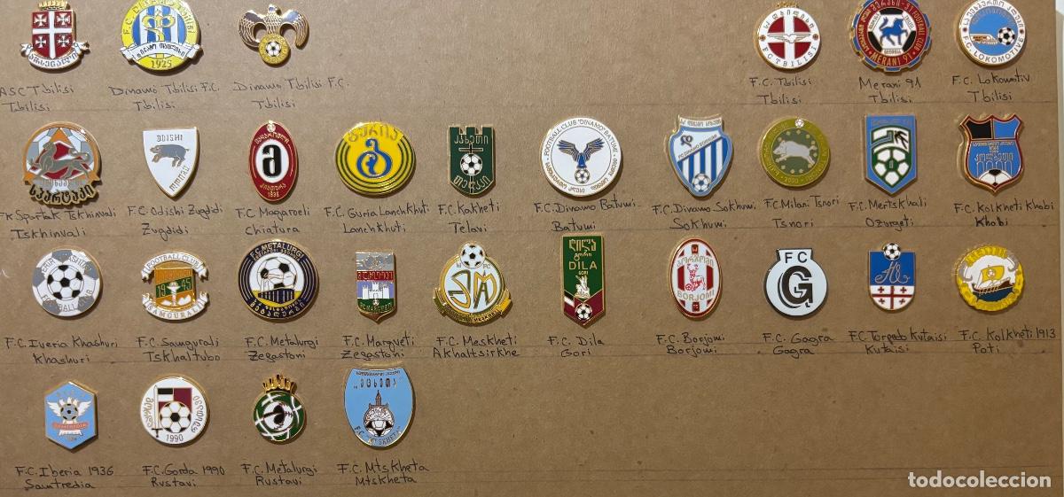 Coleccionismo deportivo: Lote 30 pins futbol Georgia