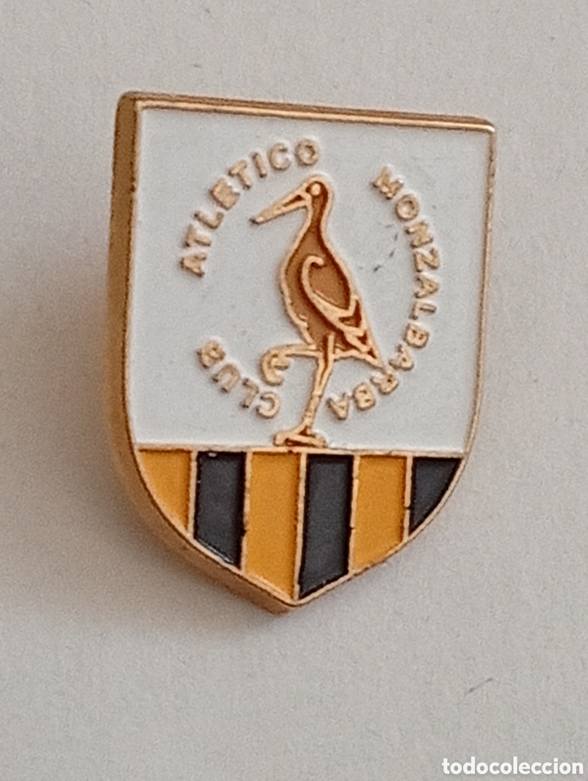 Coleccionismo deportivo: Pin - Club Atl&eacute;tico Monzalbarba ( Zaragoza)