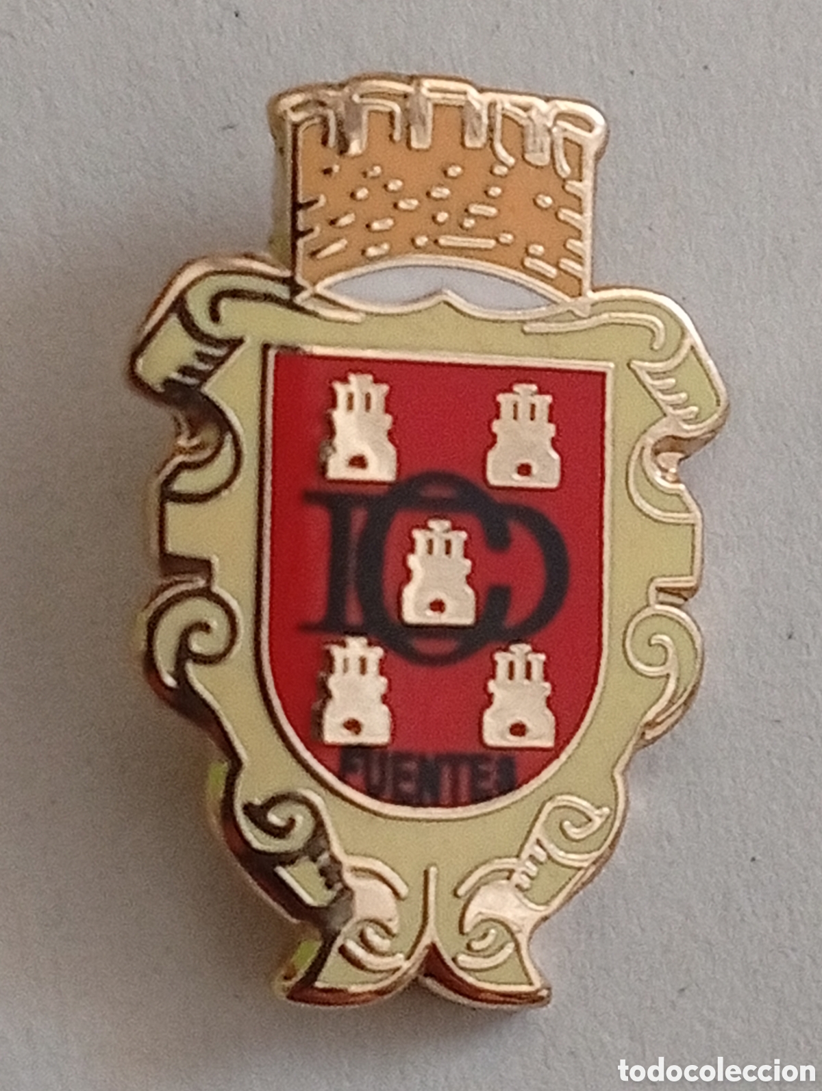 Coleccionismo deportivo: Pin - Club Deportivo Fuentes,( Zaragoza)
