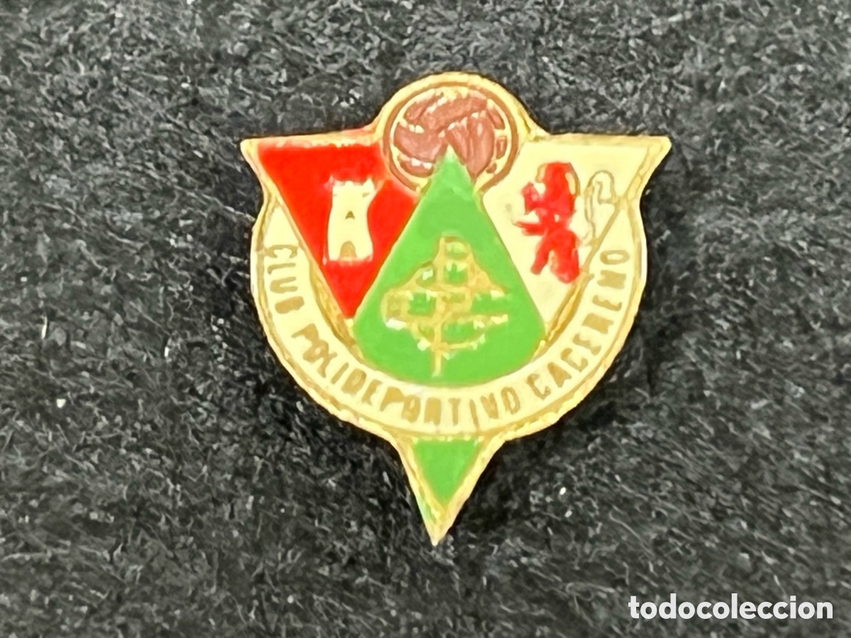 Coleccionismo deportivo: CLUB DEPORTIVO CACERE&Ntilde;O INSIGNIA DE AGUJA PIN FUTBOL C&Aacute;CERES EXTREMADURA.