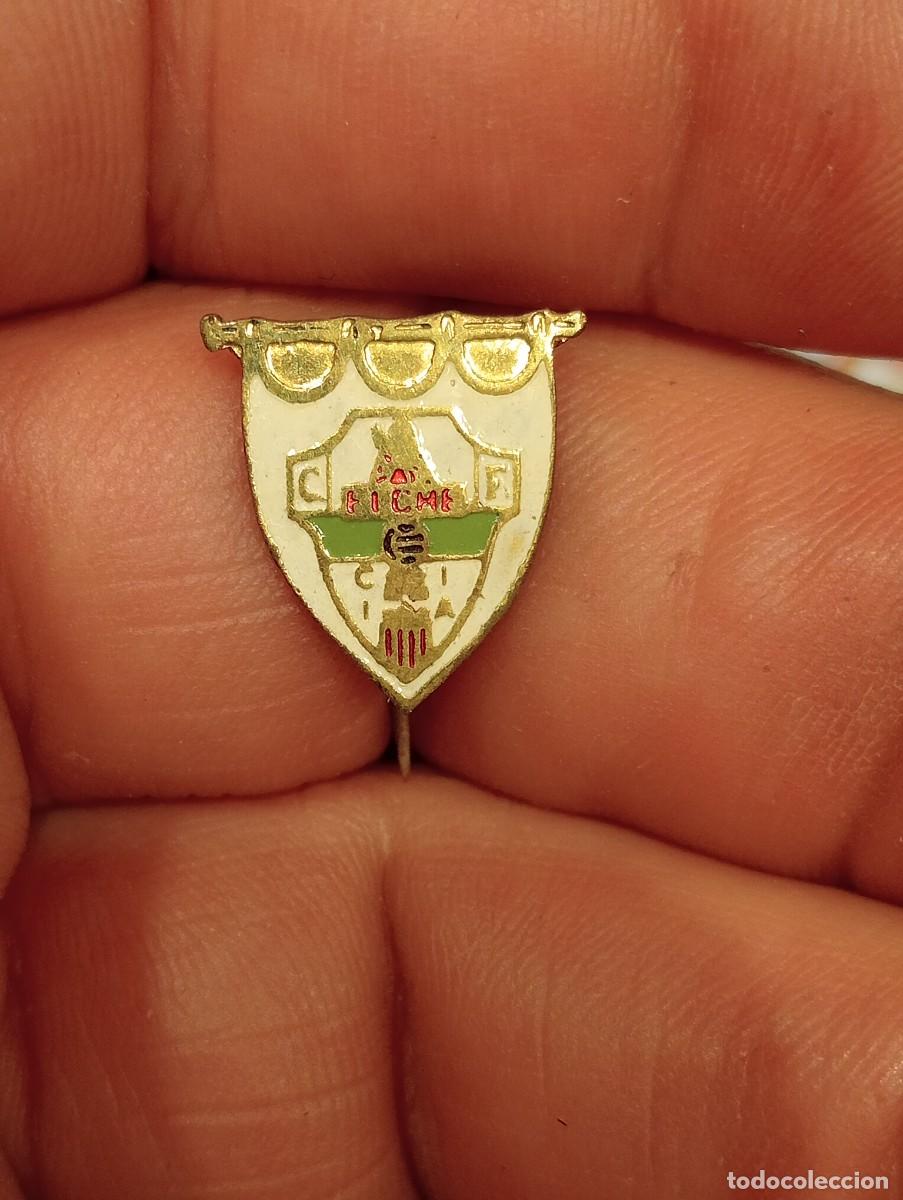 Coleccionismo deportivo: INSIGNIA DE FUTBOL ELCHE MOTIVO BANDERIN PINS ALFILER ANTIGUO