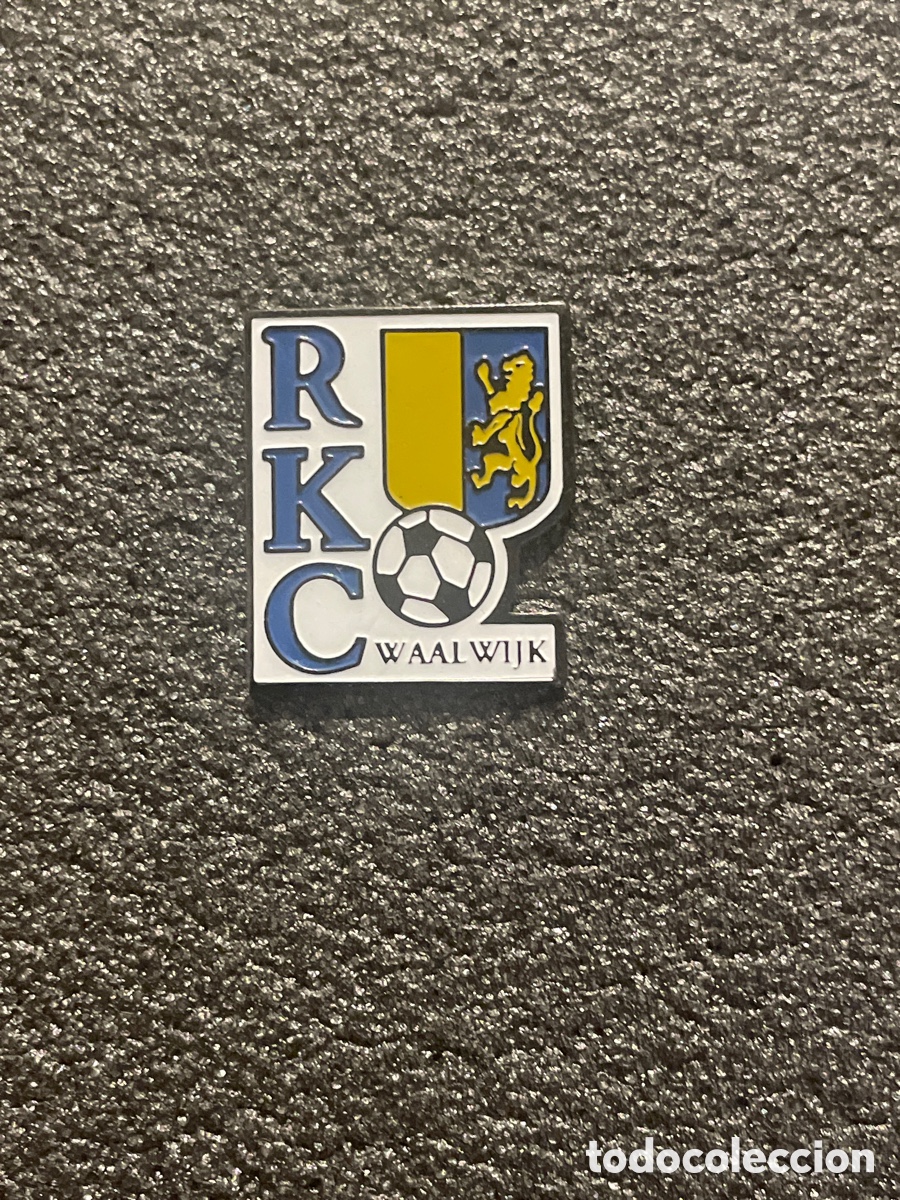Coleccionismo deportivo: Pin 46 RKC WAALWIJK - Waalwijk