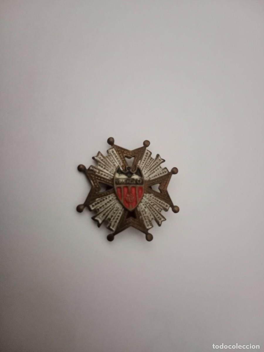 Coleccionismo deportivo: RARO PIN / INSIGNIA DE OJAL / SOLAPA - ESCUDO DEL VALENCIA CF - CRUZ DE MALTA - DE LUJO