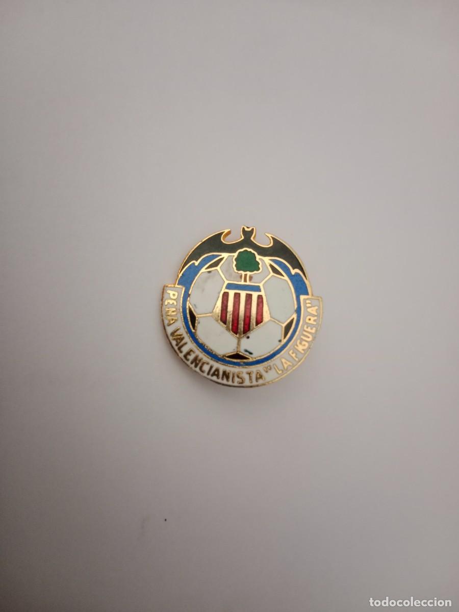Coleccionismo deportivo: PIN INSIGNIA PE&Ntilde;A VALENCIANISTA LA FIGUERA - VALENCIA CF - ESMALTADA