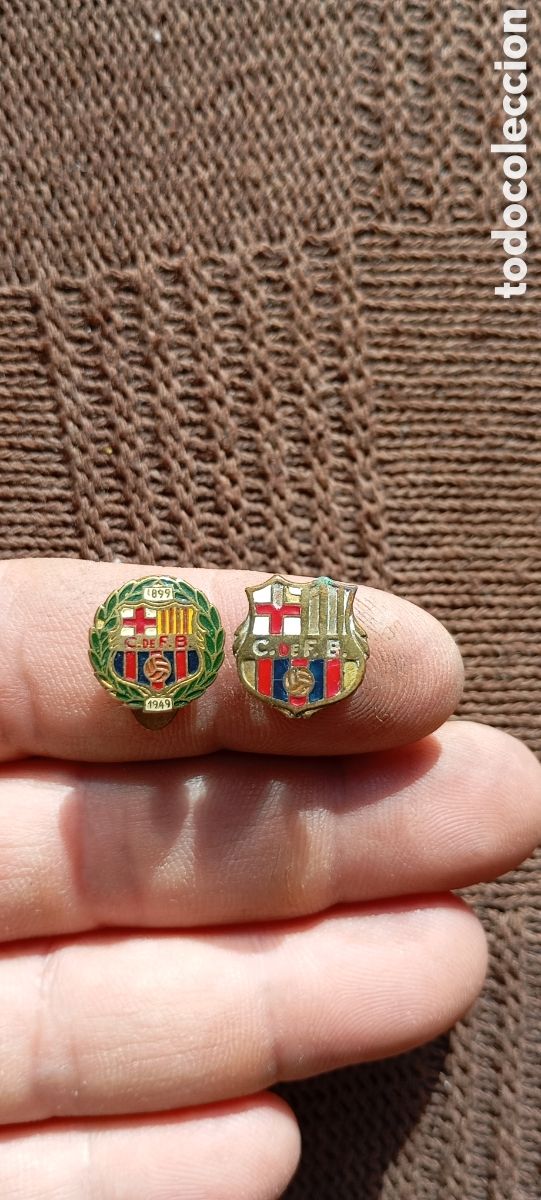Coleccionismo deportivo: Lote 2 pins de ojal Barcelona C.F.