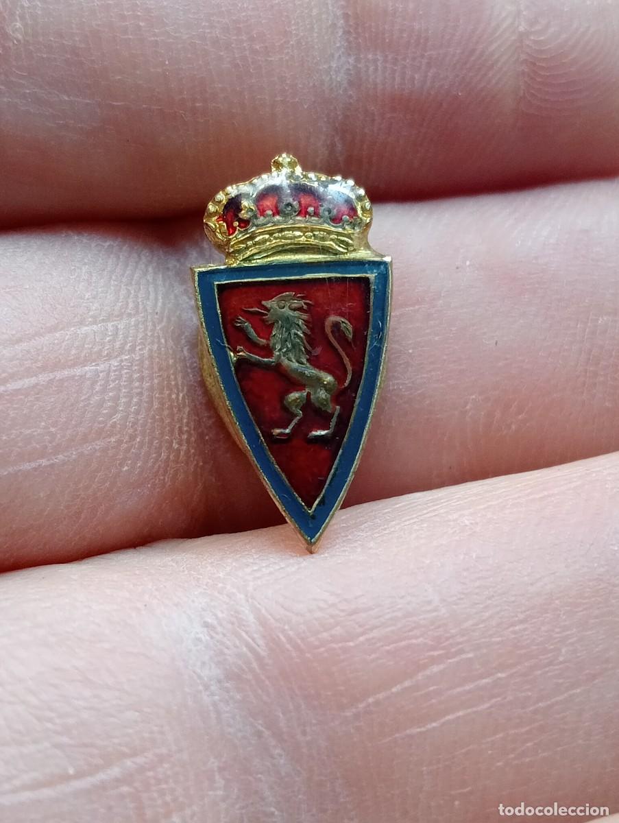Collezionismo sportivo: INSIGNIA SOLAPA F&Uacute;TBOL REAL ZARAGOZA
