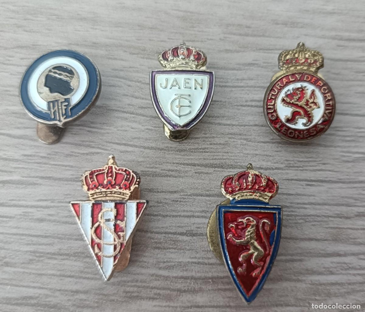 Coleccionismo deportivo: Lote 5 Antiguas Insignias De Ojal o Solapa, Real Zaragoza, Cultural Leonesa, H&eacute;rcules de Alicante