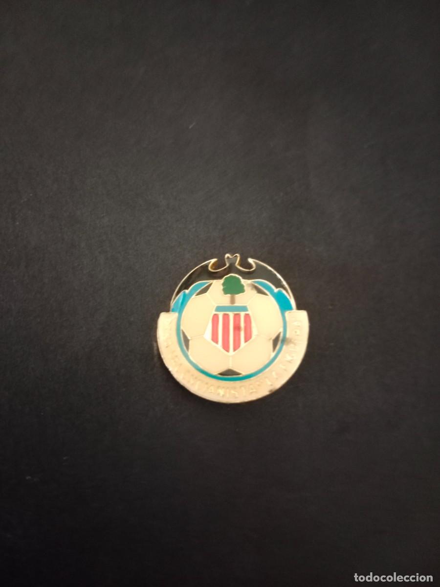 Coleccionismo deportivo: PIN INSIGNIA PE&Ntilde;A VALENCIANISTA LA FIGUERA - VALENCIA CF - ESMALTADA