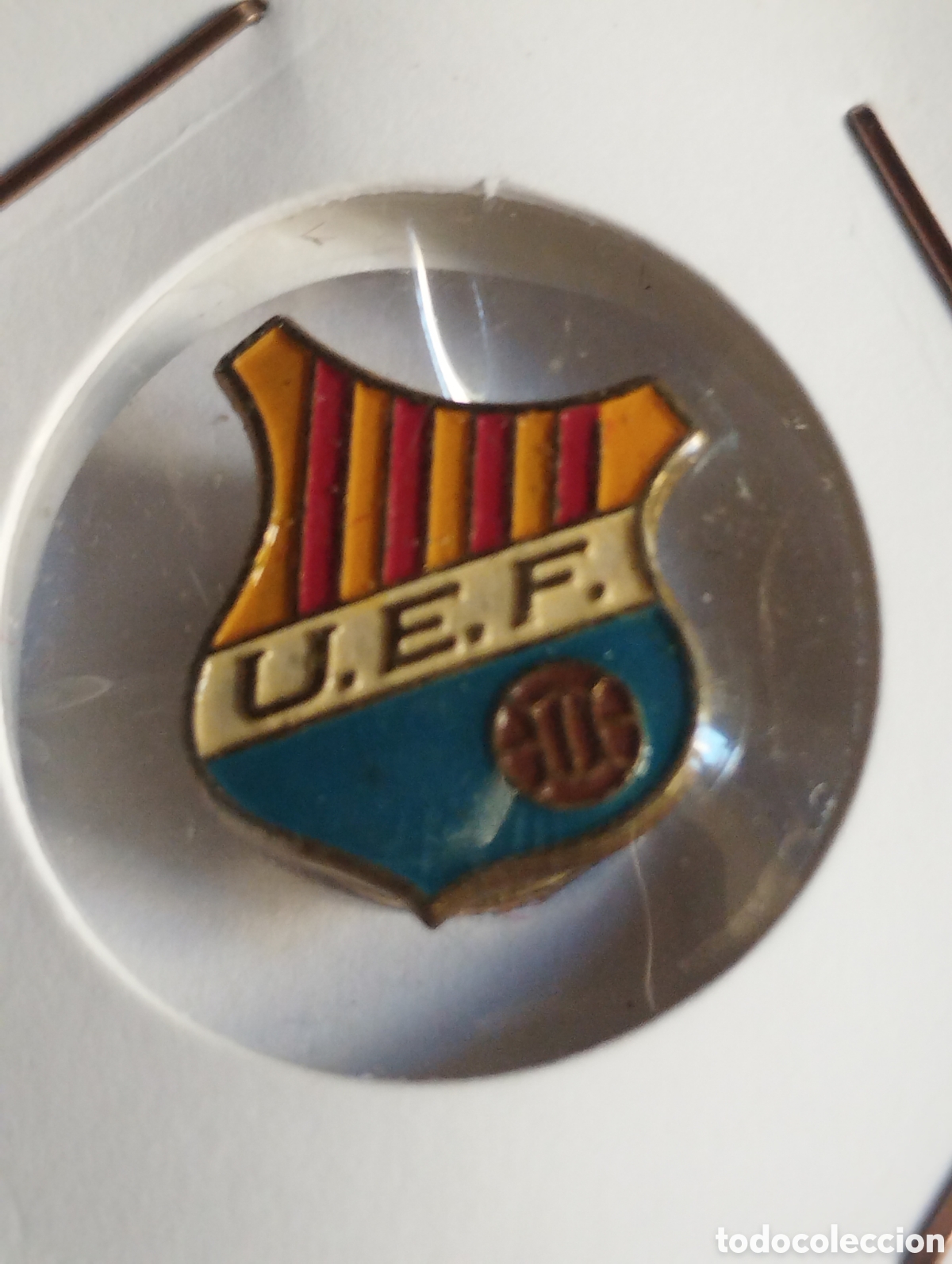Coleccionismo deportivo: Pin de solapa U.E.F. Figueres