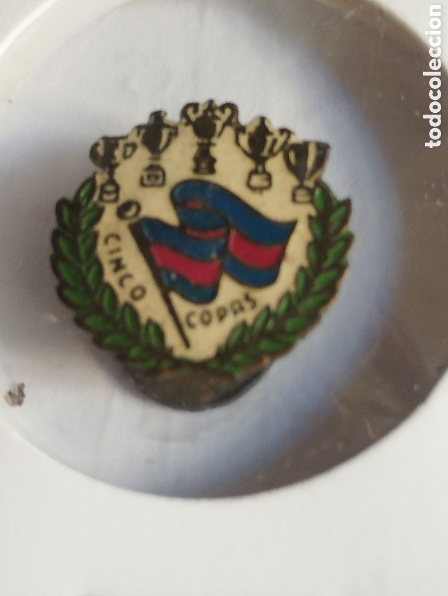 Coleccionismo deportivo: Pin de solapa 5 copas C.F.Barcelona