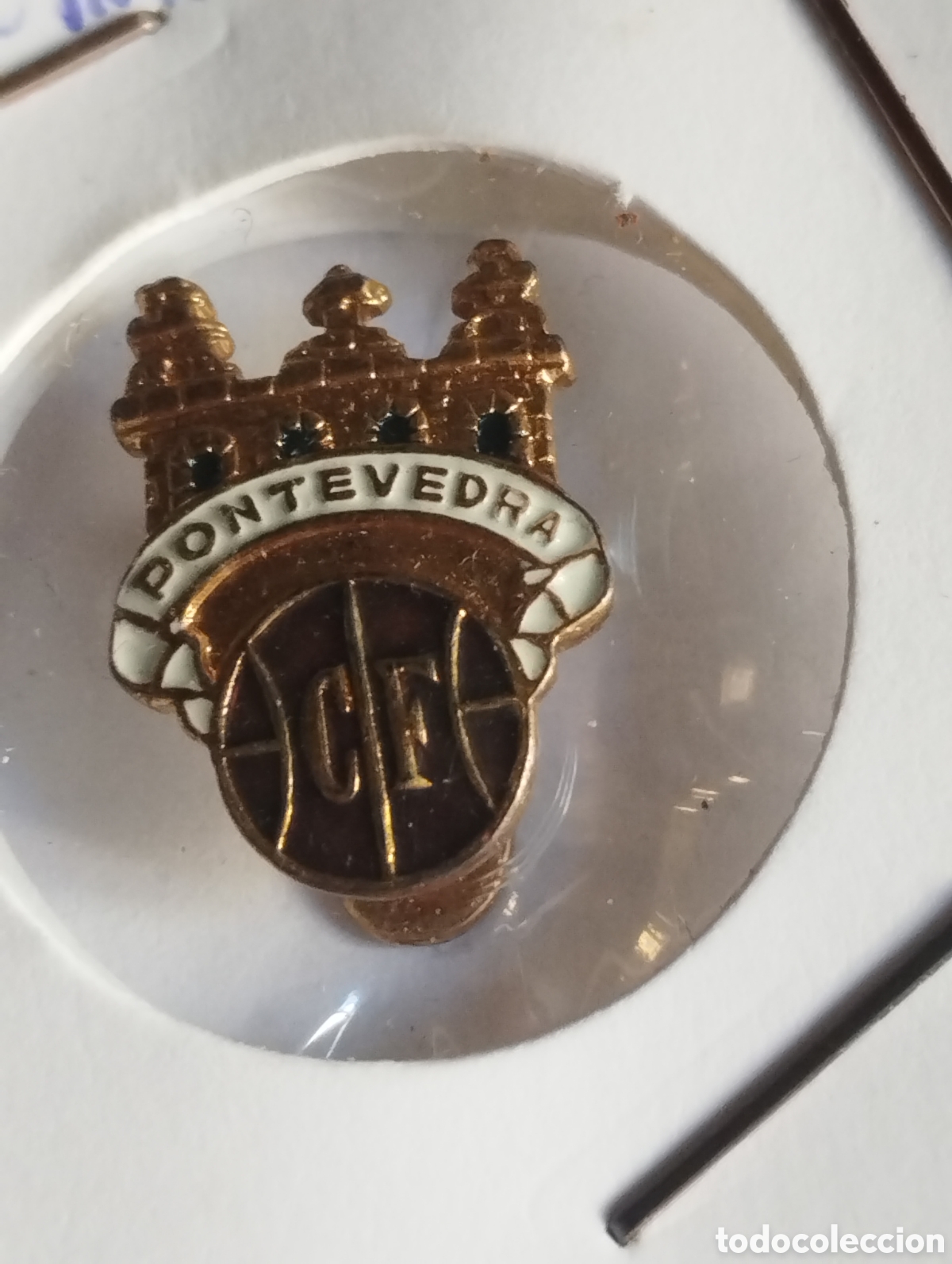 Coleccionismo deportivo: Pin de solapa Pontevedra C F.