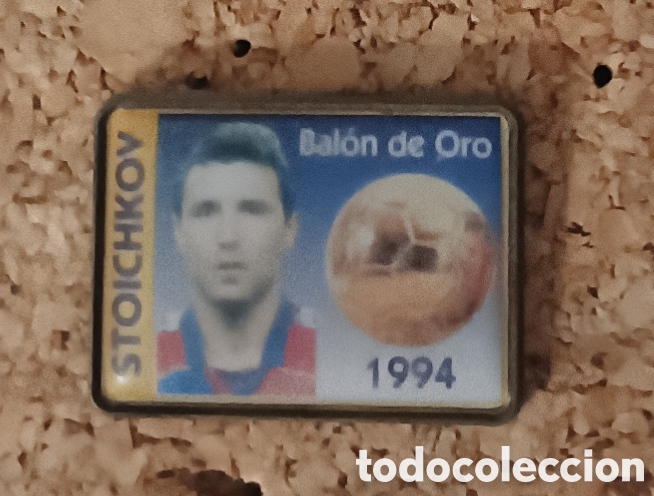 Coleccionismo deportivo: PIN FUTBOL STOICHKOV 1994 BAL&Oacute;N DE ORO de