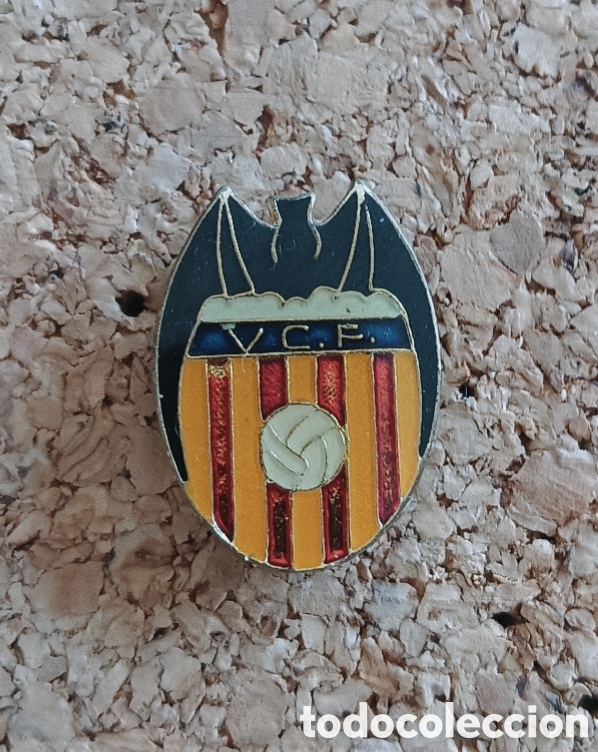 Coleccionismo deportivo: PIN ESCUDO VALENCIA CLUB DE F&Uacute;TBOL ESMALTADO