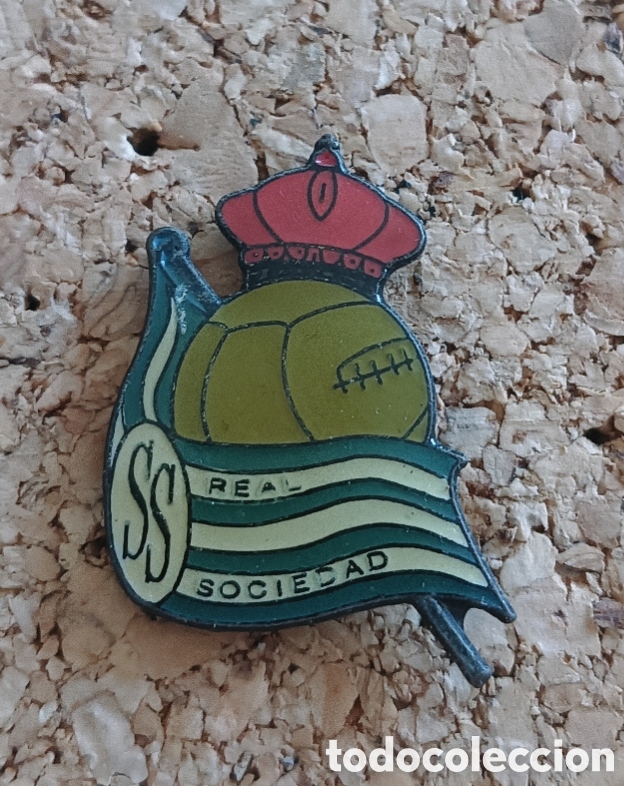 Coleccionismo deportivo: PIN ESCUDO REAL SOCIEDAD DE SAN SEBASTI&Aacute;N ESMALTADO