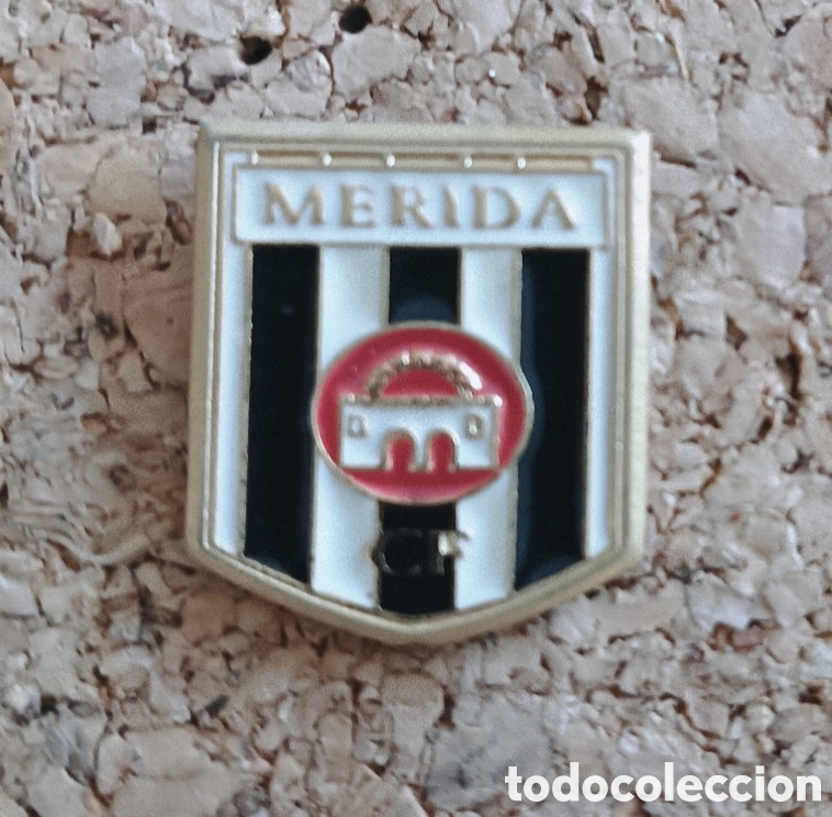 Coleccionismo deportivo: PIN ESCUDO MERIDA CLUB DE F&Uacute;TBOL