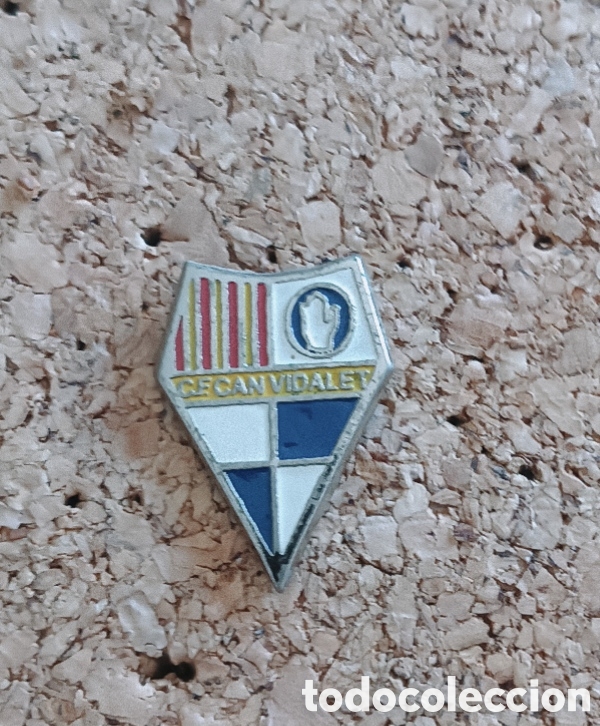 Coleccionismo deportivo: PIN ESCUDO CLUB DE F&Uacute;TBOL CAN VIDALET