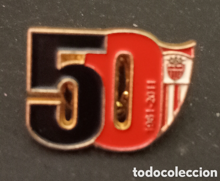 Coleccionismo deportivo: PIN F&Uacute;TBOL 50 ANIVERSARIO PE&Ntilde;A SEVILLISTA