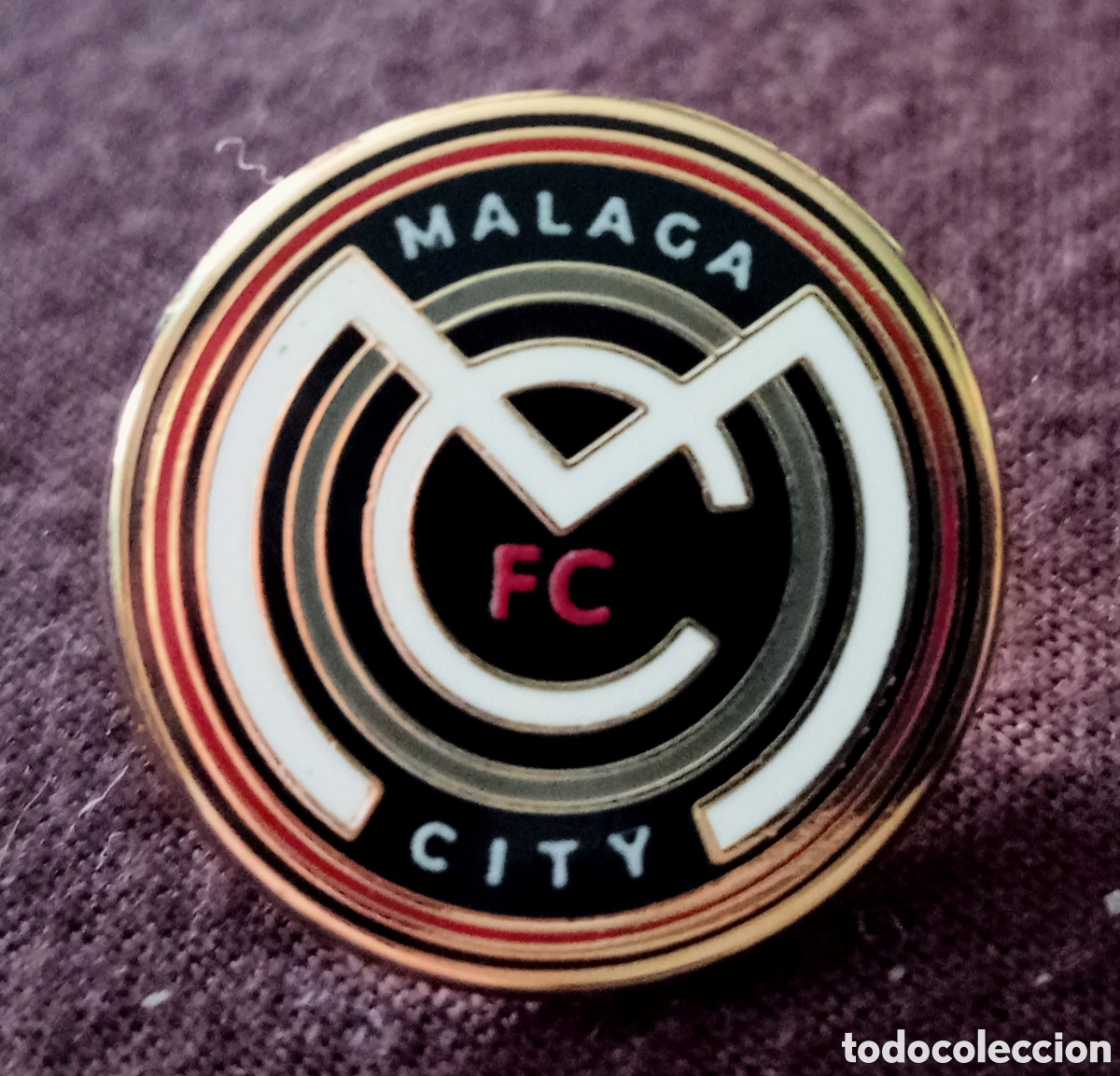 Coleccionismo deportivo: PIN F&Uacute;TBOL MALAGA CITY
