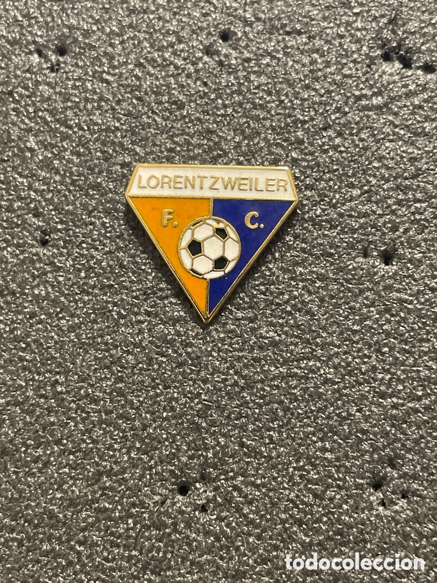 Coleccionismo deportivo: Pin F.C. LORENTZWEILER - Lorentzweiler (Luxemburgo)