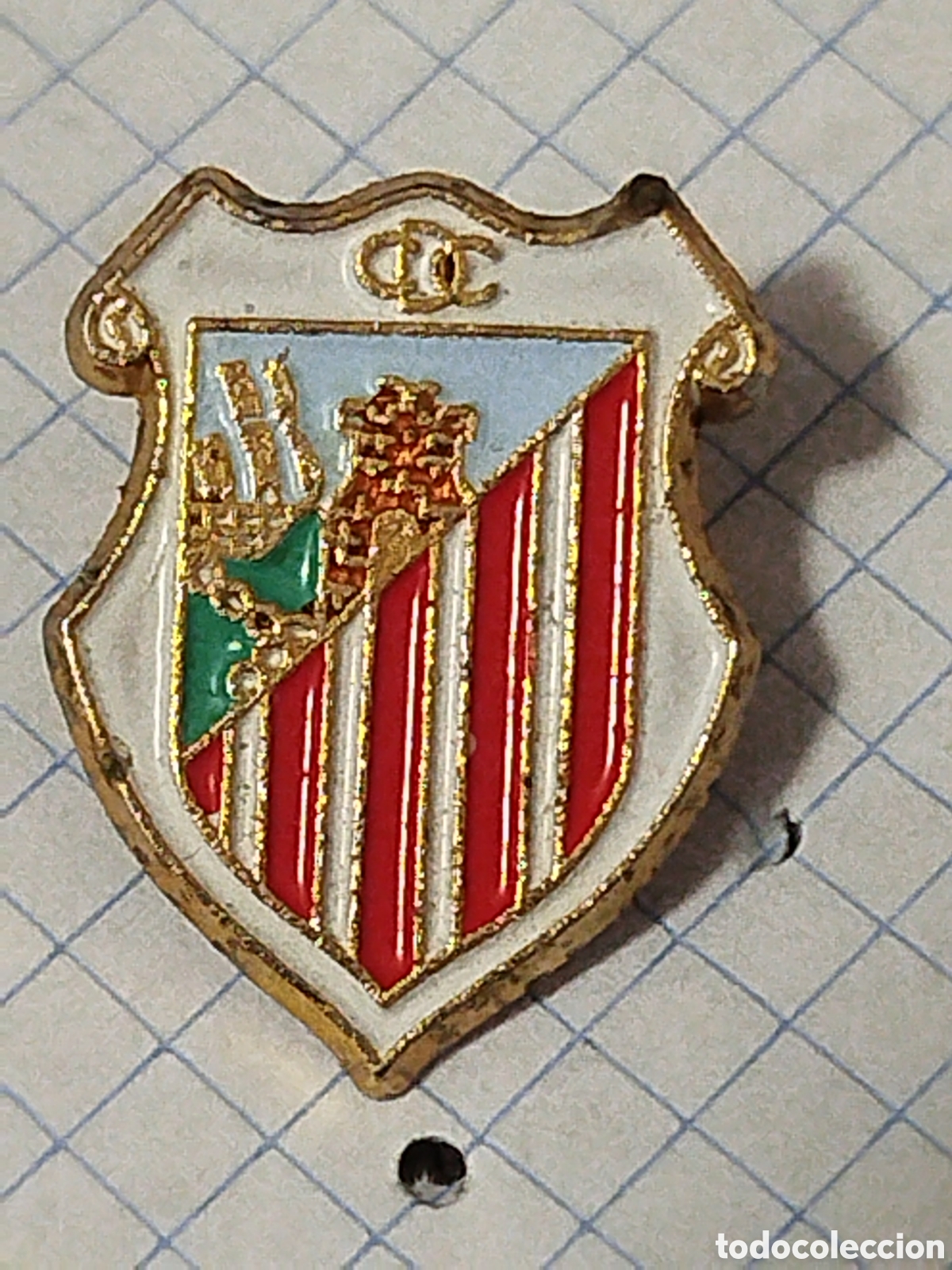 Coleccionismo deportivo: PINS DE FUTBOL OFICIAL C.D.COMILLAS.CANTABRIA