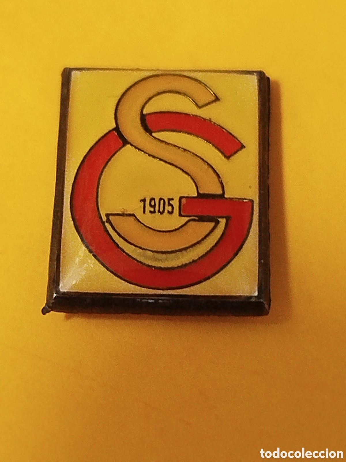 Coleccionismo deportivo: INSIGNIA DE FUTBOL GALATASARAY SPORT k.. TURQU&Iacute;A