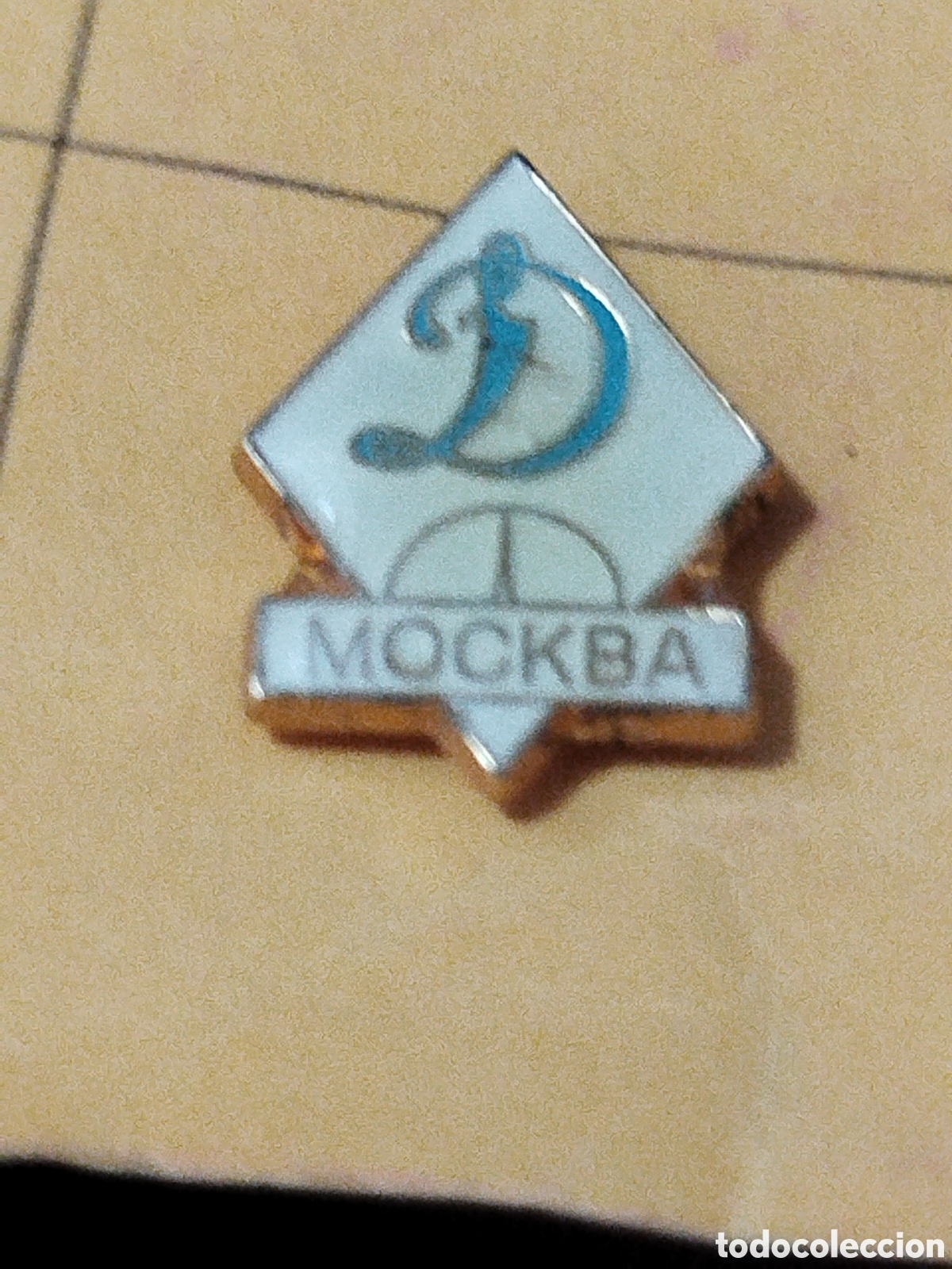 Coleccionismo deportivo: INSIGNIA DE FUTBOL DINAMO D MOSCU .RUSIA