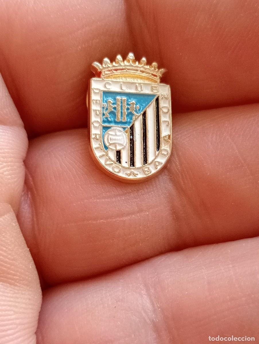 Coleccionismo deportivo: PINS F&Uacute;TBOL DEPORTIVO BADAJOZ FEDERACI&Oacute;N EXTREMADURA INSIGNIA ESCUDO
