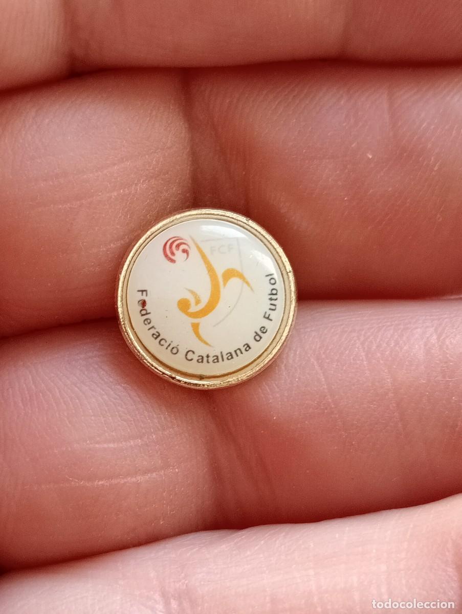Coleccionismo deportivo: PINS F&Uacute;TBOL FEDERACI&Oacute;N CATALANA CATALUNYA INSIGNIA ESCUDO