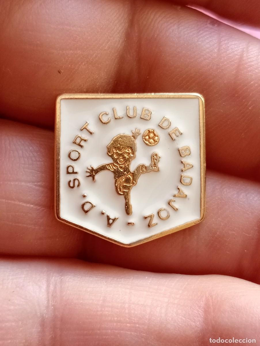 Coleccionismo deportivo: PINS F&Uacute;TBOL ASOCIACI&Oacute;N DEPORTIVA SPORT CLUB BADAJOZ FEDERACI&Oacute;N EXTREME&Ntilde;A INSIGNIA ESCUDO