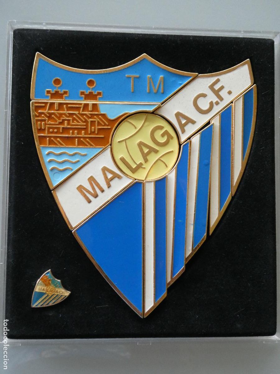 Coleccionismo deportivo: GRAN PUZZLE DE 11 PINS BA&Ntilde;ADOS EN ORO QUE FORMAN EL ESCUDO DEL M&Aacute;LAGA CLUB DE F&Uacute;TBOL + 1 PIN.