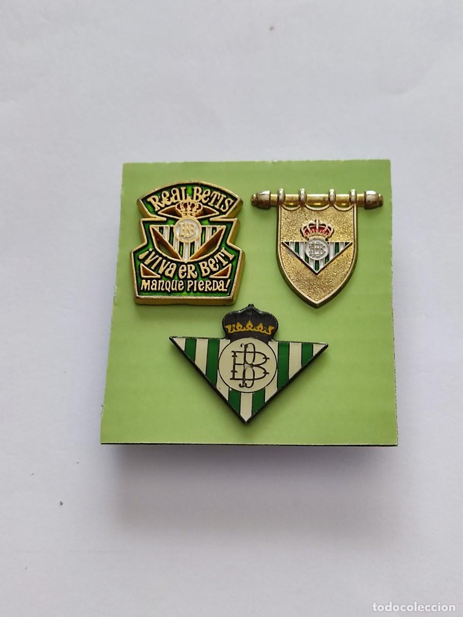 Coleccionismo deportivo: LOTE DE 3 PINS FUTBOL DEL REAL BETIS